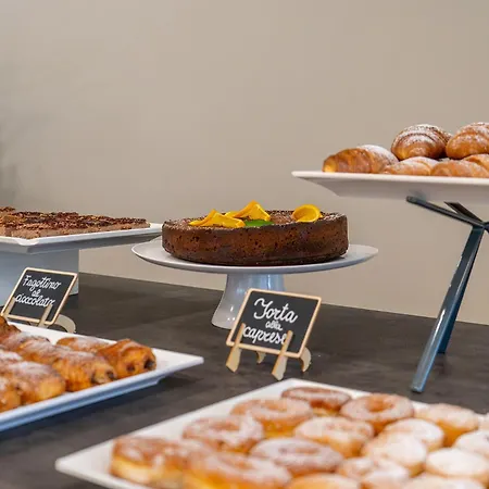 Acropolis מלון 3*