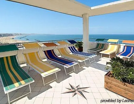 Acropolis Hotel 3*