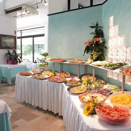 Acropolis Hotel 3*