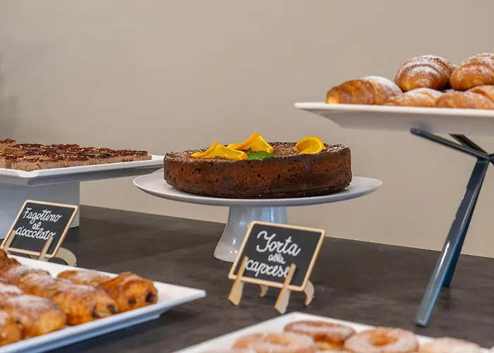 Acropolis מלון 3*